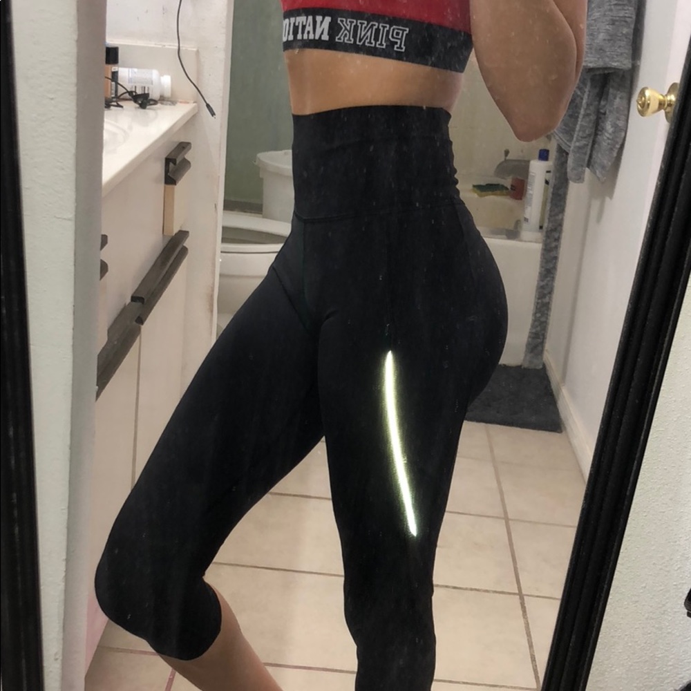 Black lululemon mesh cropped leggings